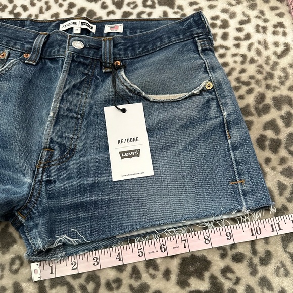 Levi’s RE/DONE High Waisted Button Fly Jean Shorts in Blue Wash Size 27 - Picture 17 of 17